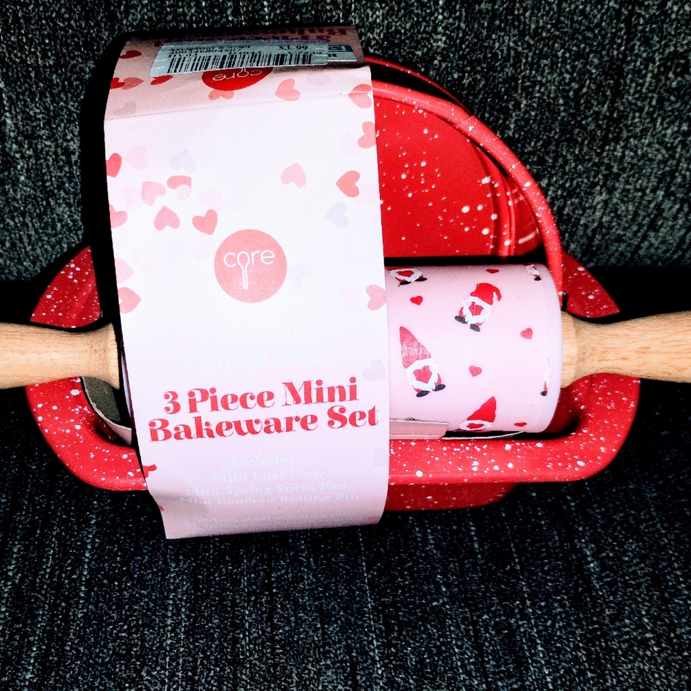 New! Pier One Gnome Mini Baking Set